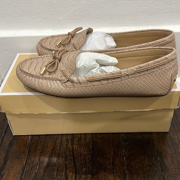 MICHAEL Michael Kors Women's Daisy Moc - Picture 2 of 9